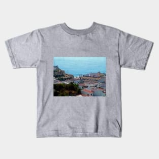 Looking out to sea Kids T-Shirt